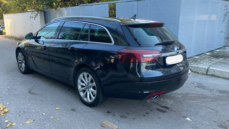 Opel Insignia Sports Tourer, снимка 5 - Автомобили и джипове - 47679781