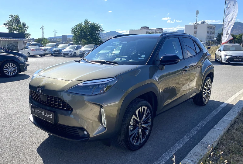 Toyota Yaris Cross 1.5 HEV, 4x4, Elegance, Панорамен покрив, снимка 8 - Автомобили и джипове - 50983267