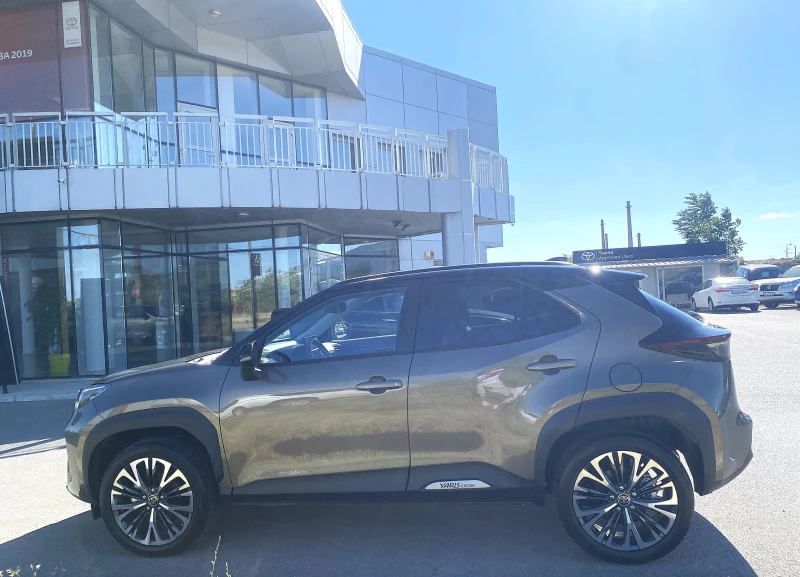 Toyota Yaris Cross 1.5 HEV, 4x4, Elegance, Панорамен покрив, снимка 7 - Автомобили и джипове - 50983267