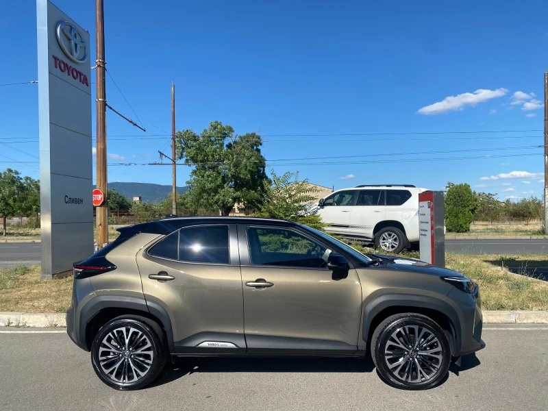 Toyota Yaris Cross 1.5 HEV, 4x4, Elegance, Панорамен покрив, снимка 3 - Автомобили и джипове - 50983267