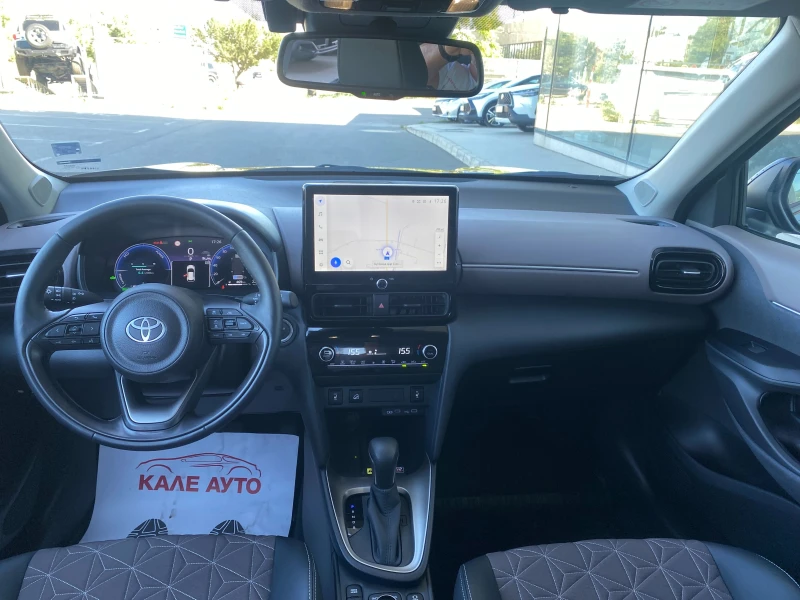Toyota Yaris Cross 1.5 HEV, 4x4, Elegance, Панорамен покрив, снимка 16 - Автомобили и джипове - 50983267