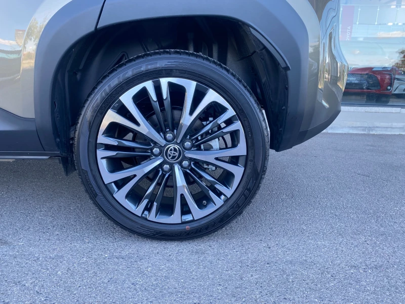 Toyota Yaris Cross 1.5 HEV, 4x4, Elegance, Панорамен покрив, снимка 15 - Автомобили и джипове - 50983267