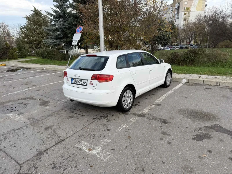 Audi A3 1.6 i, снимка 6 - Автомобили и джипове - 52541764