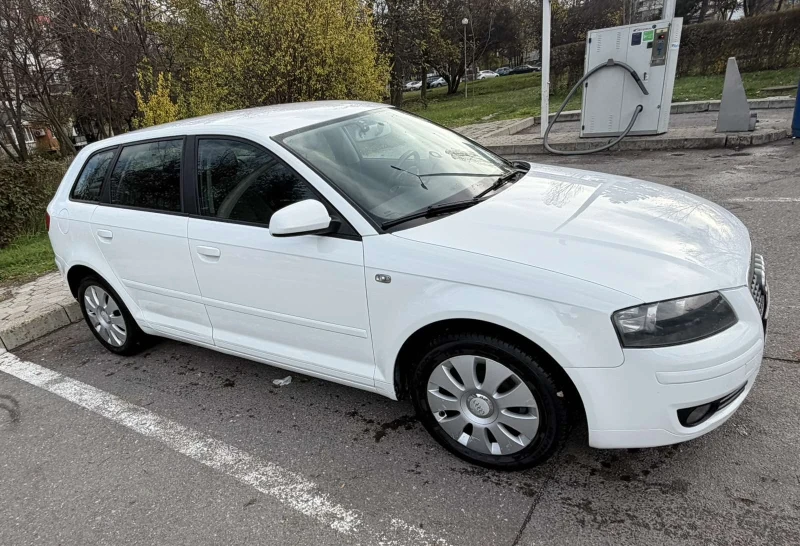 Audi A3 1.6 i, снимка 2 - Автомобили и джипове - 52541764