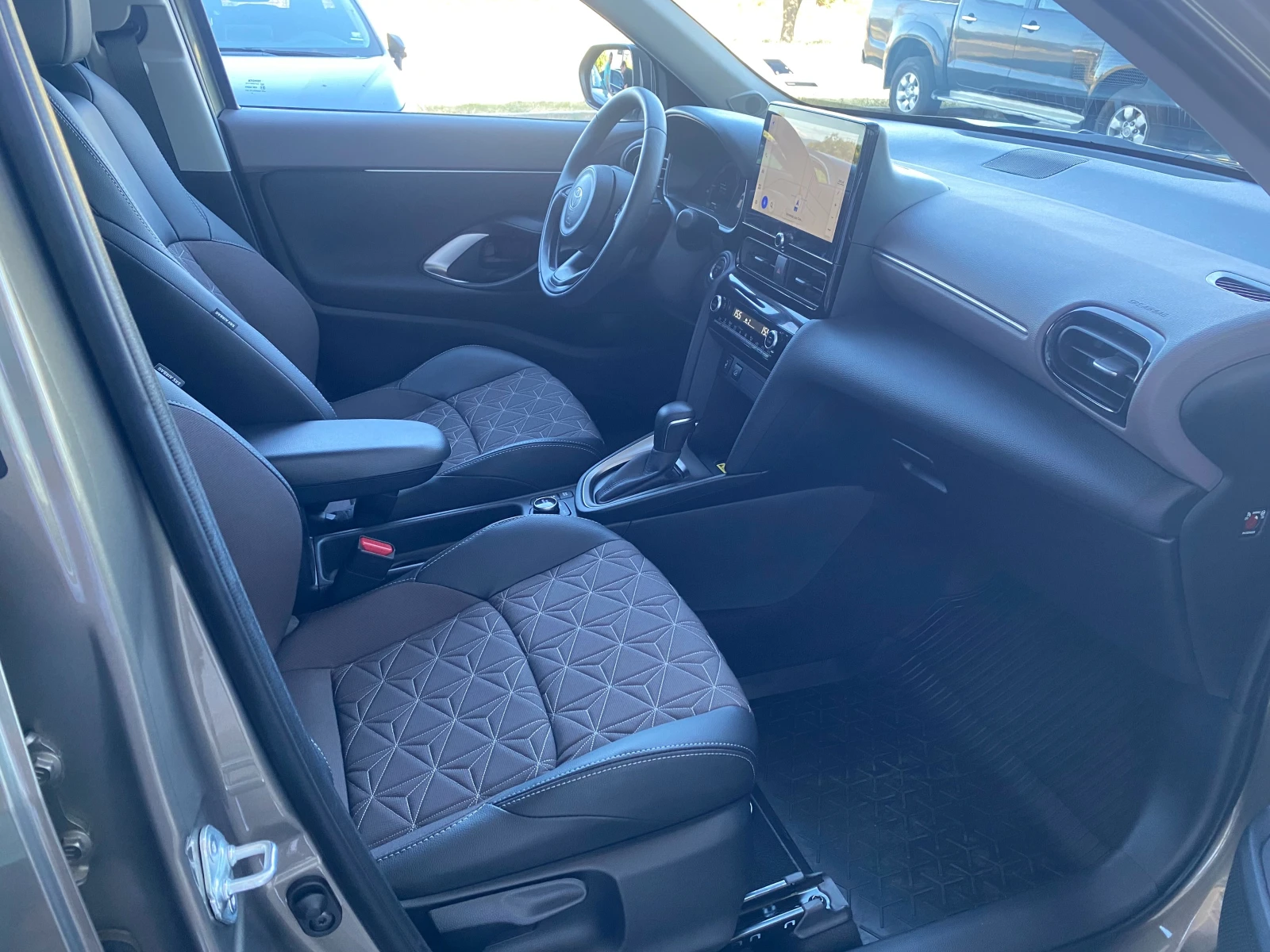 Toyota Yaris Cross 1.5 HEV, 4x4, Elegance,   | Mobile.bg   11