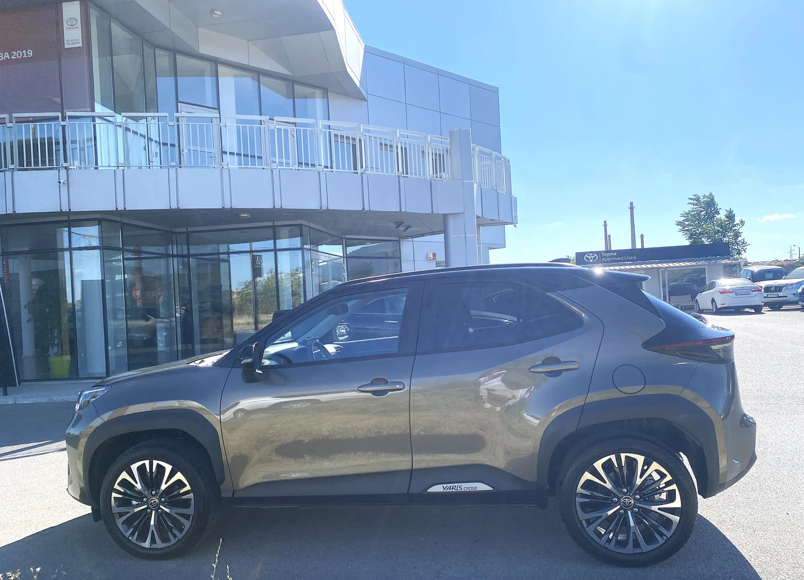 Toyota Yaris Cross 1.5 HEV, 4x4, Elegance, Панорамен покрив - изображение 7