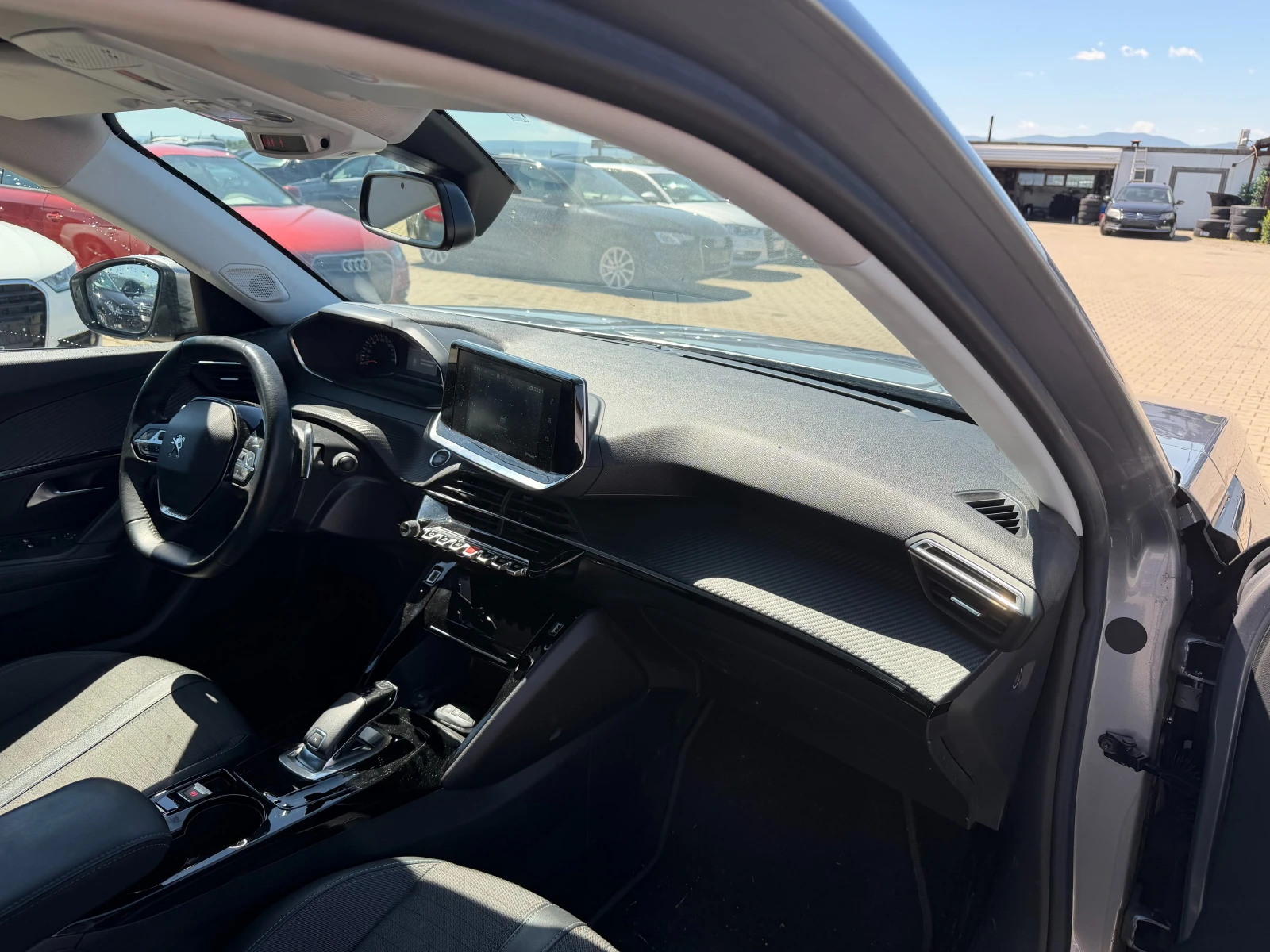 Peugeot 2008 1.2Allure AVTOMAT/NAVI/KOJA/KAMERA EURO 6, снимка 11 - Автомобили и джипове - 54913569