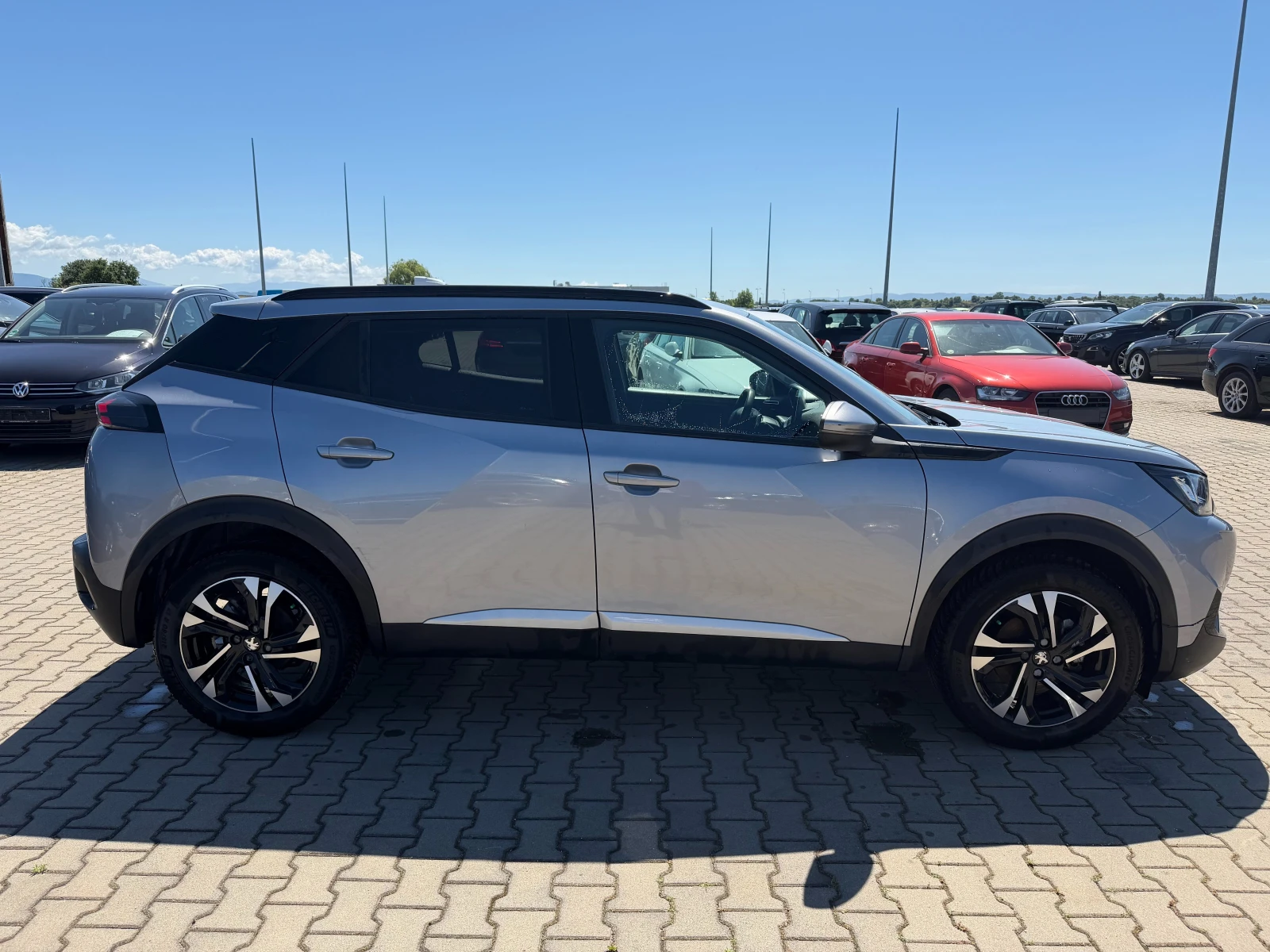 Peugeot 2008 1.2Allure AVTOMAT/NAVI/KOJA/KAMERA EURO 6, снимка 5 - Автомобили и джипове - 54913569