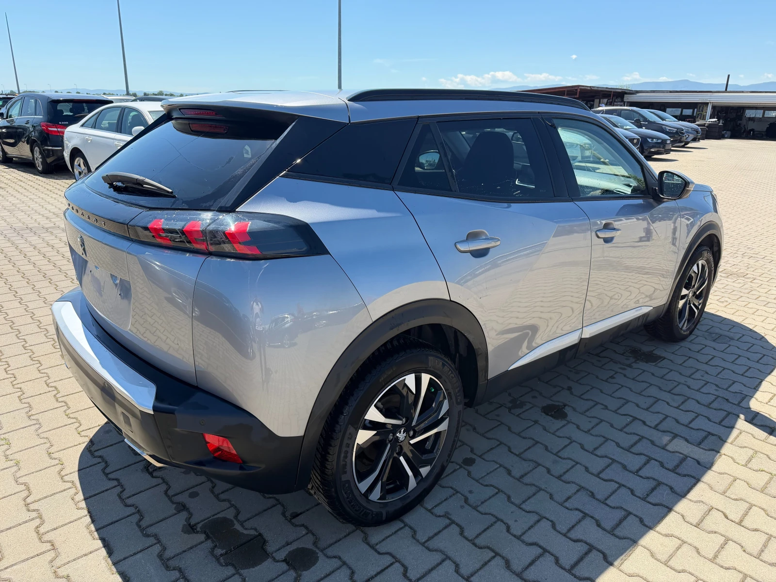 Peugeot 2008 1.2Allure AVTOMAT/NAVI/KOJA/KAMERA EURO 6, снимка 6 - Автомобили и джипове - 54913569