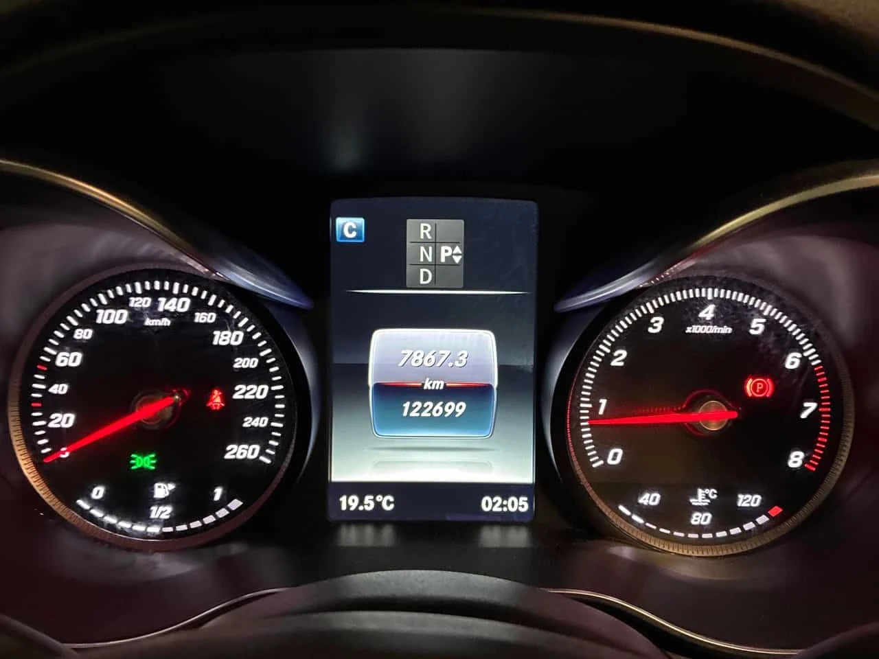 Mercedes-Benz C 300 * АВТОКРЕДИТ БЕЗ ПЪРВОНАЧАЛНА ВНОСКА* , снимка 8 - Автомобили и джипове - 55439064
