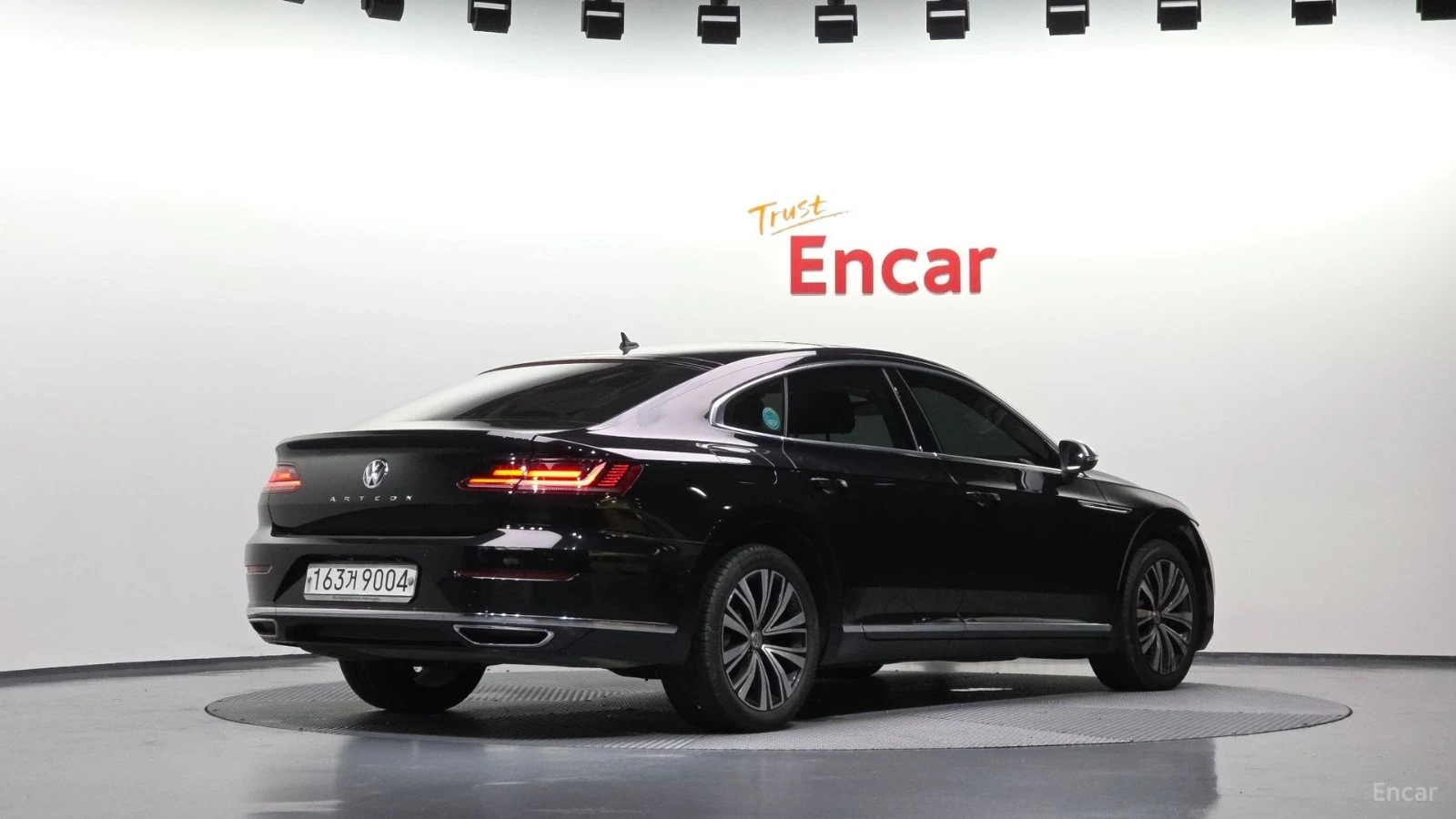 VW Arteon PREMIUM* 2.0TDI* DISTRONIC* ПОДГРЕВ* ОБДУХВАНЕ* HU, снимка 3 - Автомобили и джипове - 55612319