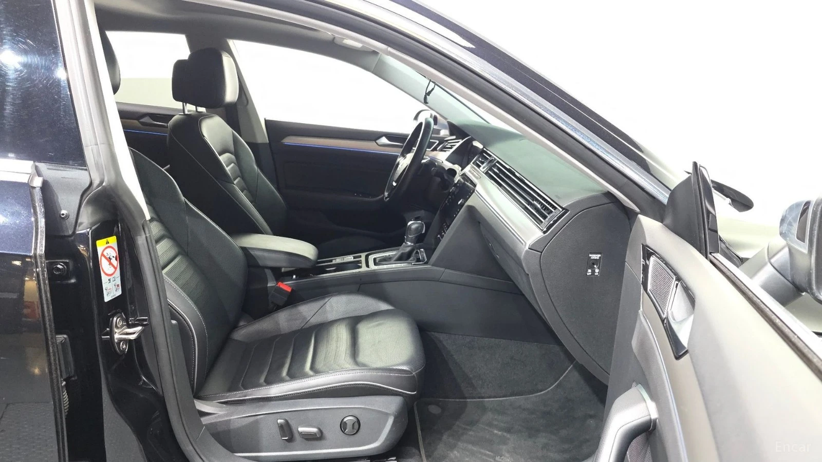 VW Arteon PREMIUM* 2.0TDI* DISTRONIC* ПОДГРЕВ* ОБДУХВАНЕ* HU, снимка 9 - Автомобили и джипове - 55612319