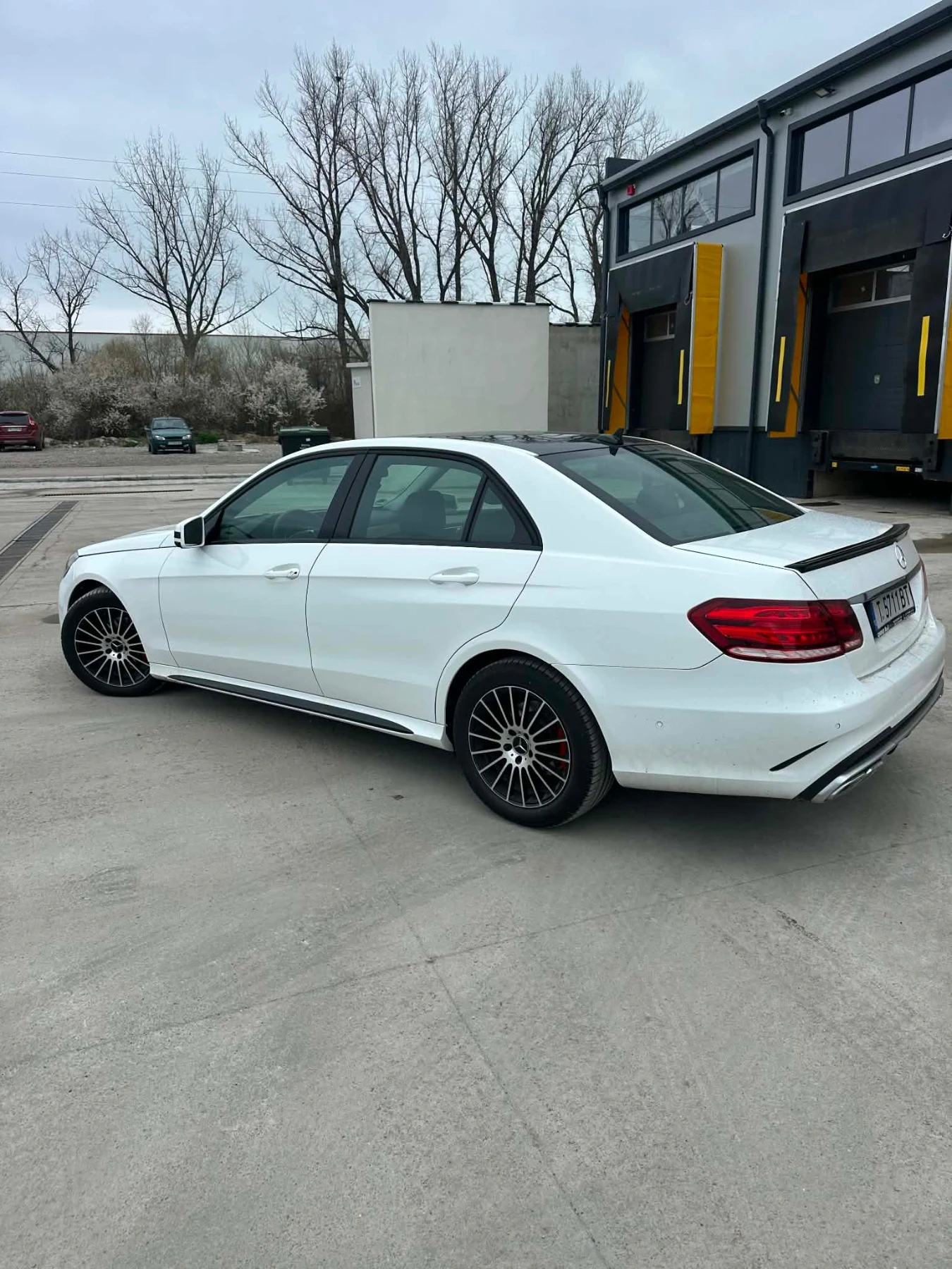 Mercedes-Benz E 200, снимка 5 - Автомобили и джипове - 55658235