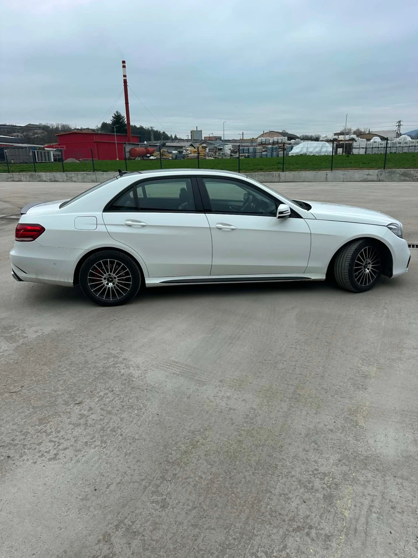 Mercedes-Benz E 200, снимка 4 - Автомобили и джипове - 55658235