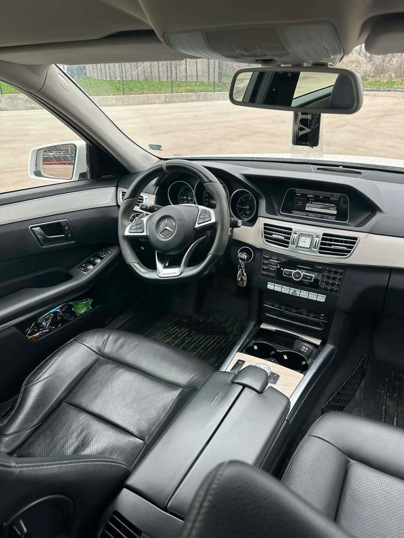Mercedes-Benz E 200, снимка 9 - Автомобили и джипове - 55658235
