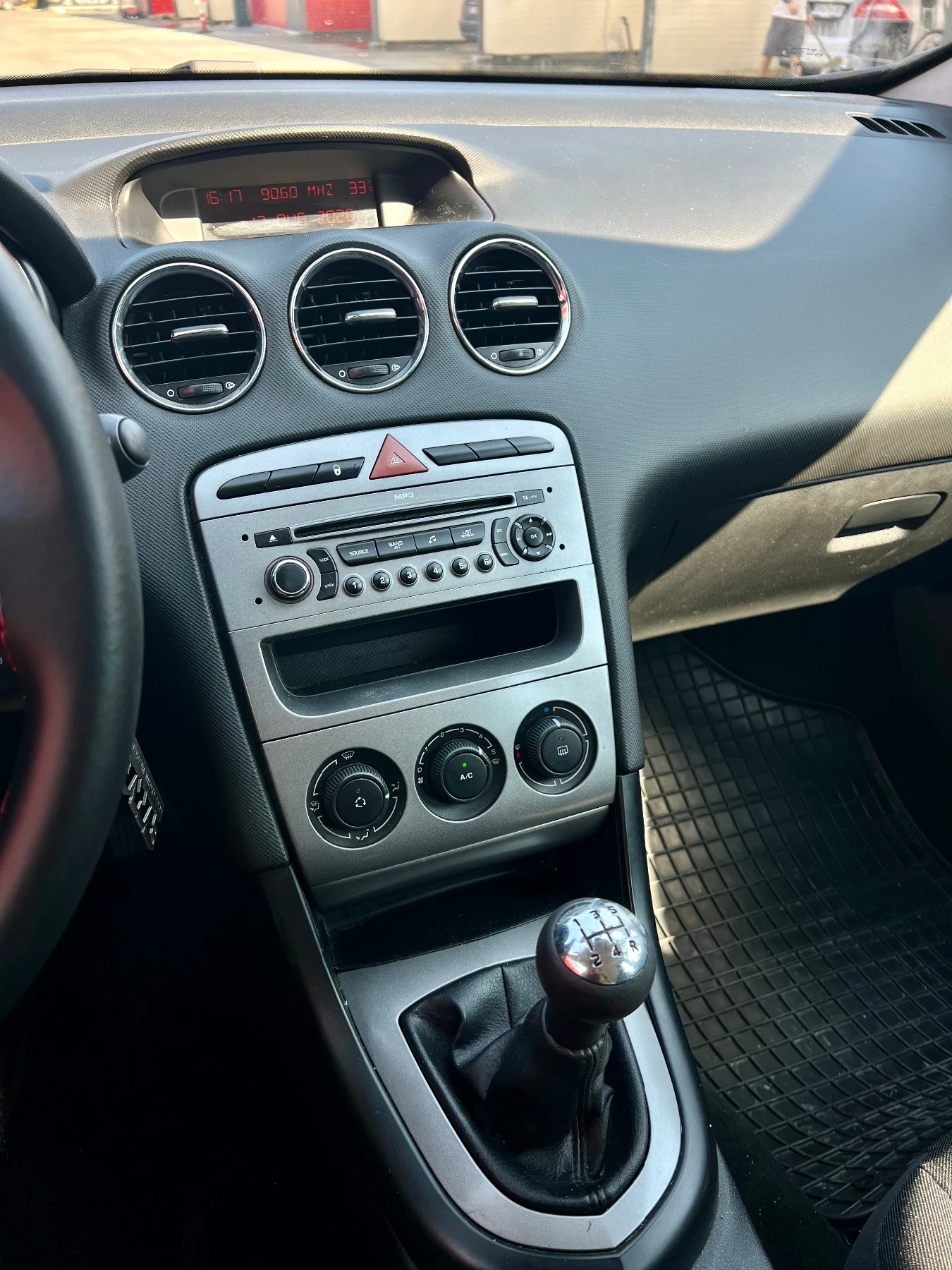 Peugeot 308 1.6 HDI 90 к.с. от БГ, снимка 13 - Автомобили и джипове - 55693400