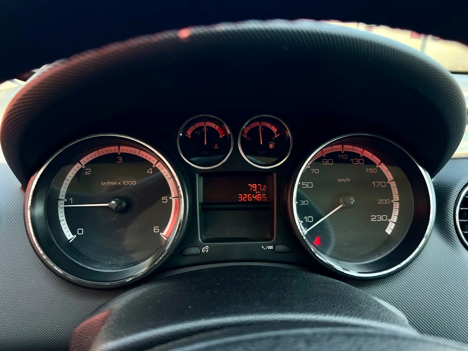 Peugeot 308 1.6 HDI 90 к.с. от БГ, снимка 12 - Автомобили и джипове - 55693400