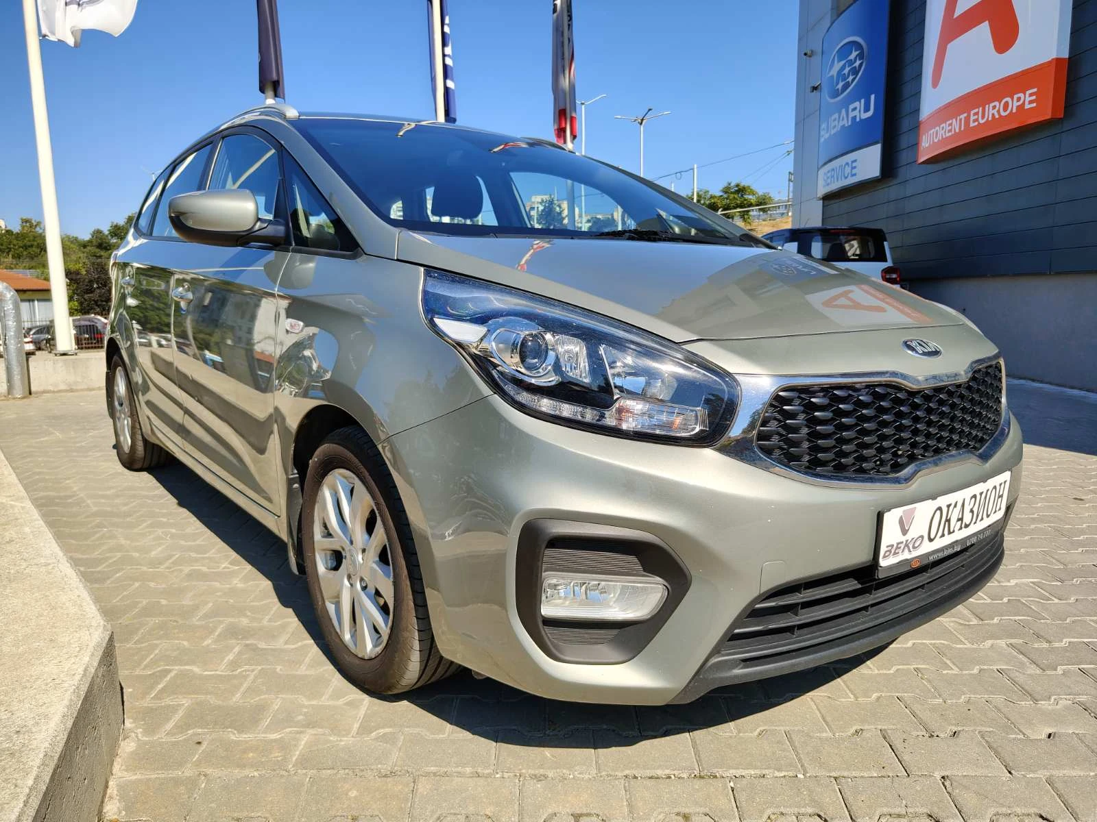 Kia Carens Executive, снимка 3 - Автомобили и джипове - 55739453