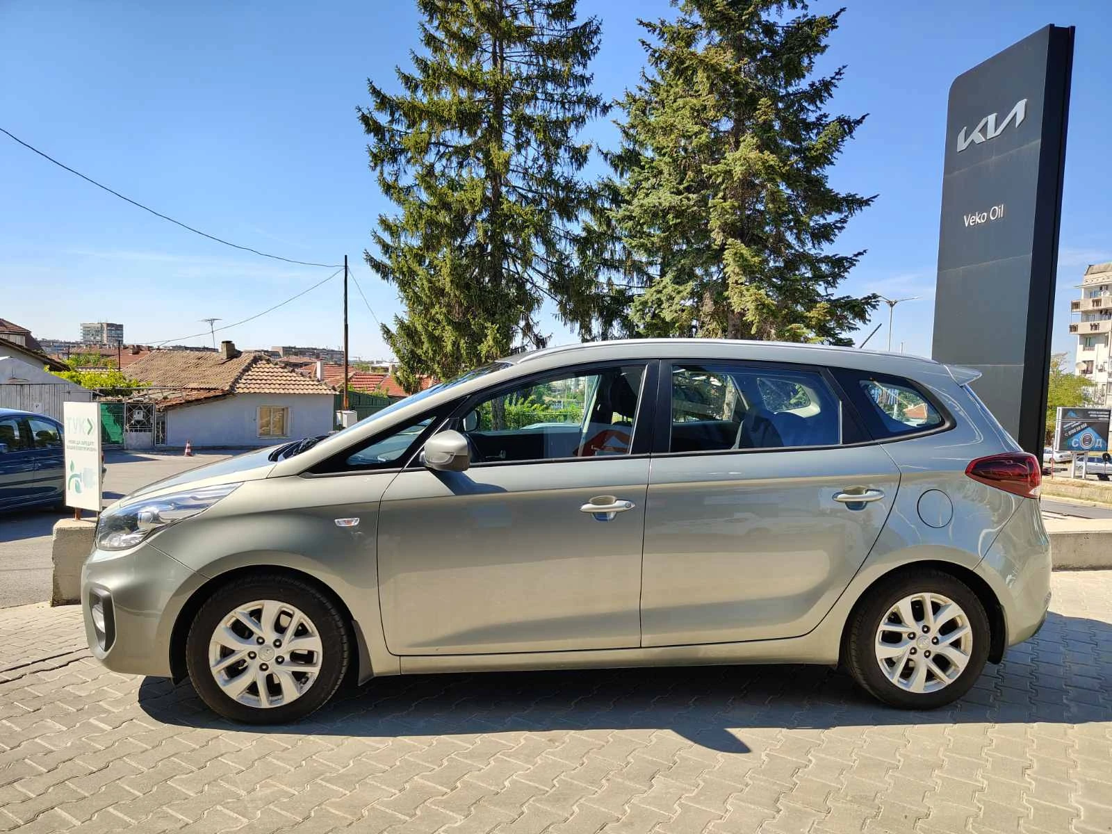 Kia Carens Executive, снимка 8 - Автомобили и джипове - 55739453