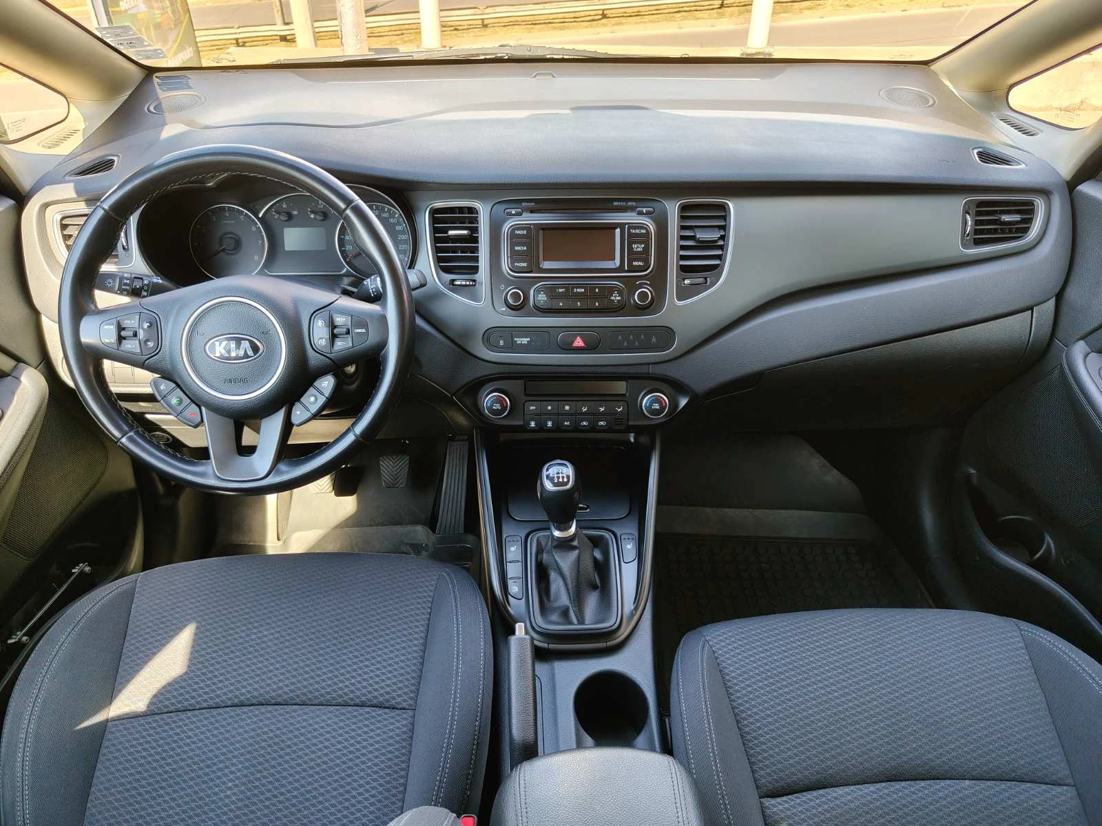 Kia Carens Executive, снимка 9 - Автомобили и джипове - 55739453