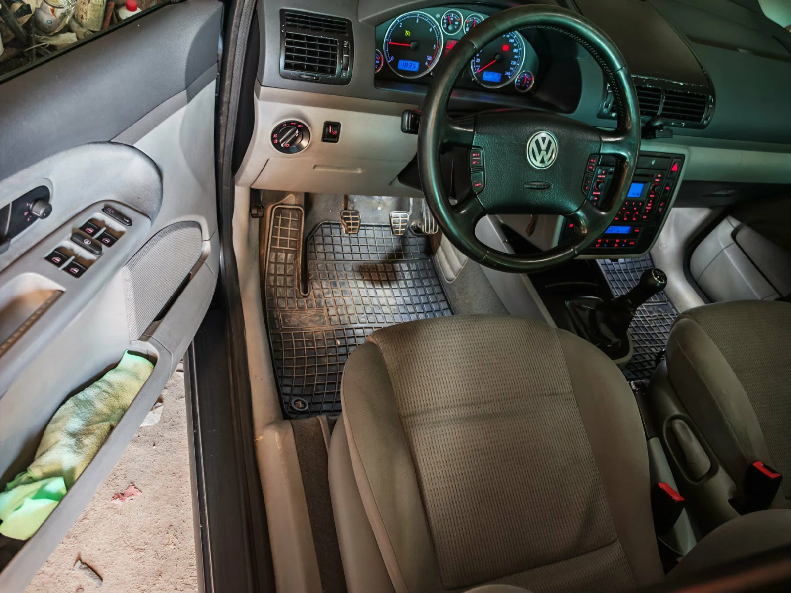 VW Sharan 1.9 TDI, снимка 7 - Автомобили и джипове - 55989272