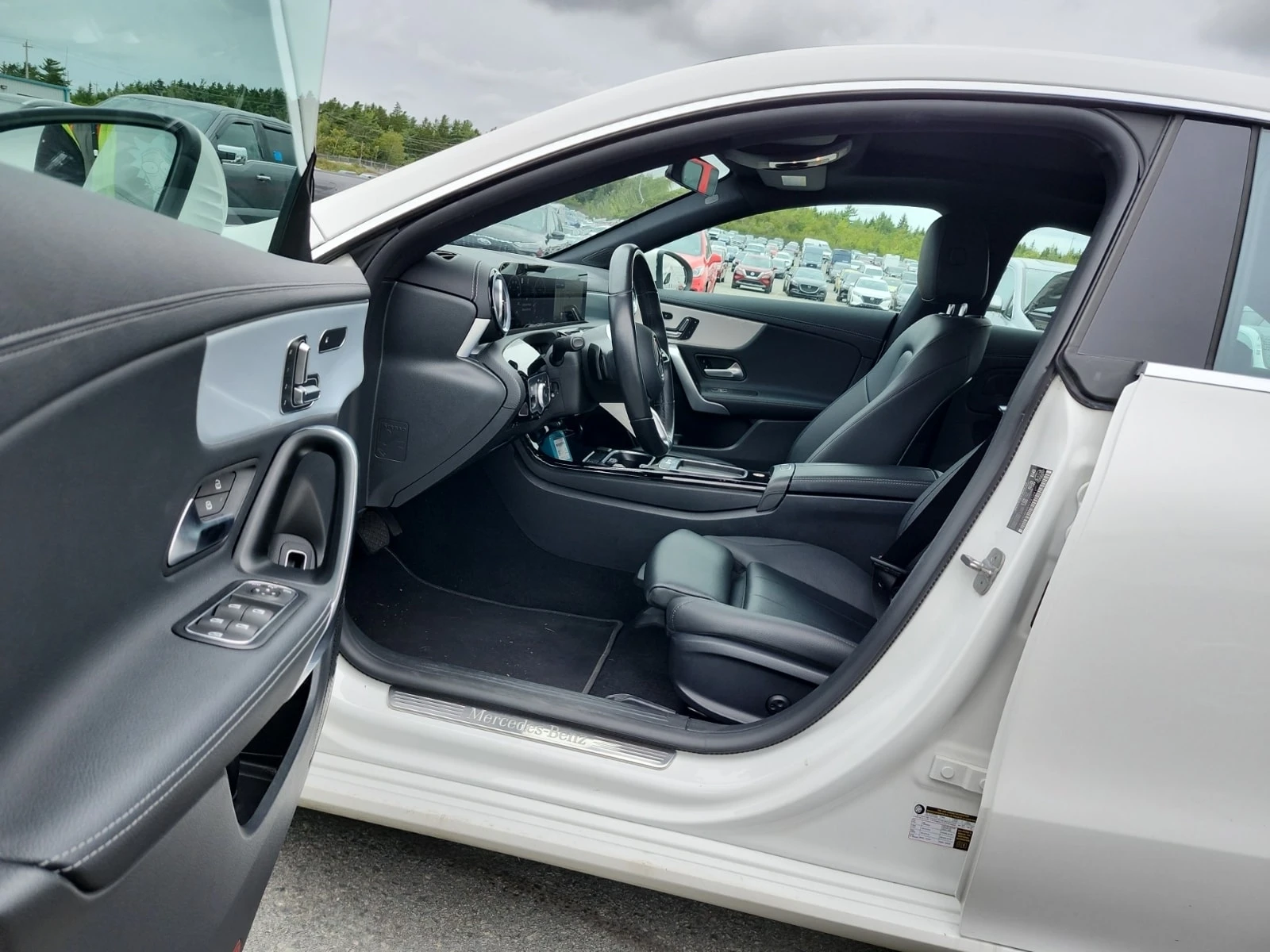 Mercedes-Benz CLA 250 PANO| ПАМЕТ| 360| CARFAX| , снимка 3 - Автомобили и джипове - 56068818