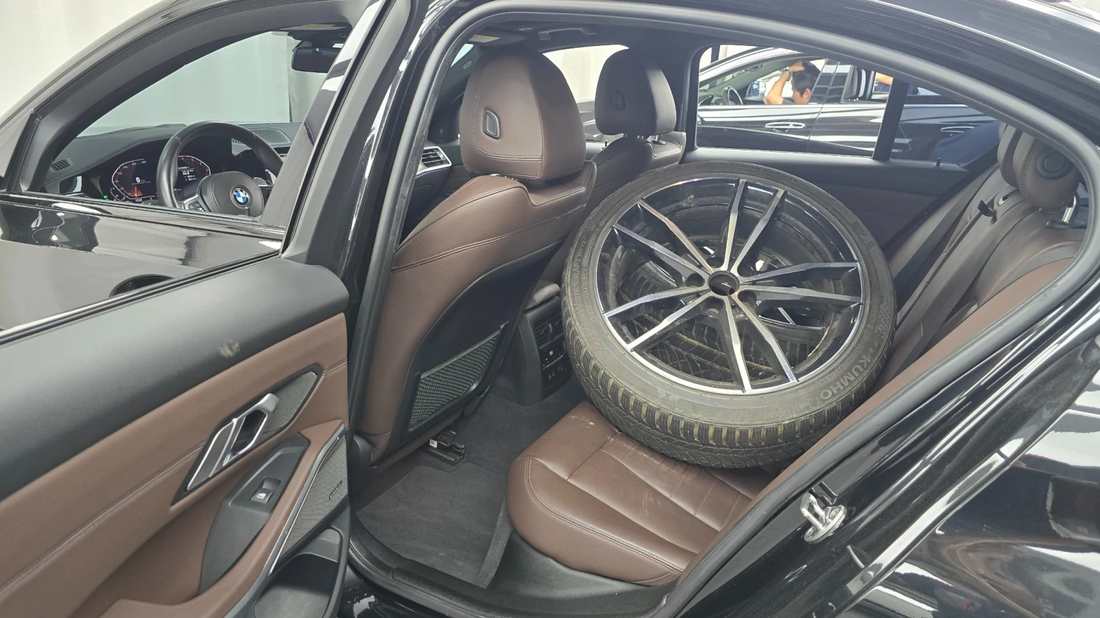 BMW 330 i M Sport, снимка 11 - Автомобили и джипове - 56081576