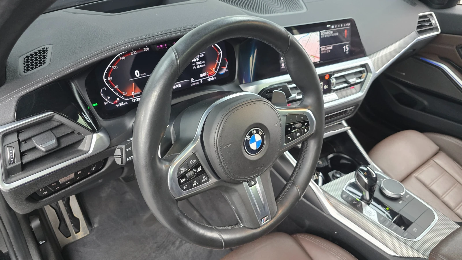 BMW 330 i M Sport, снимка 10 - Автомобили и джипове - 56081576