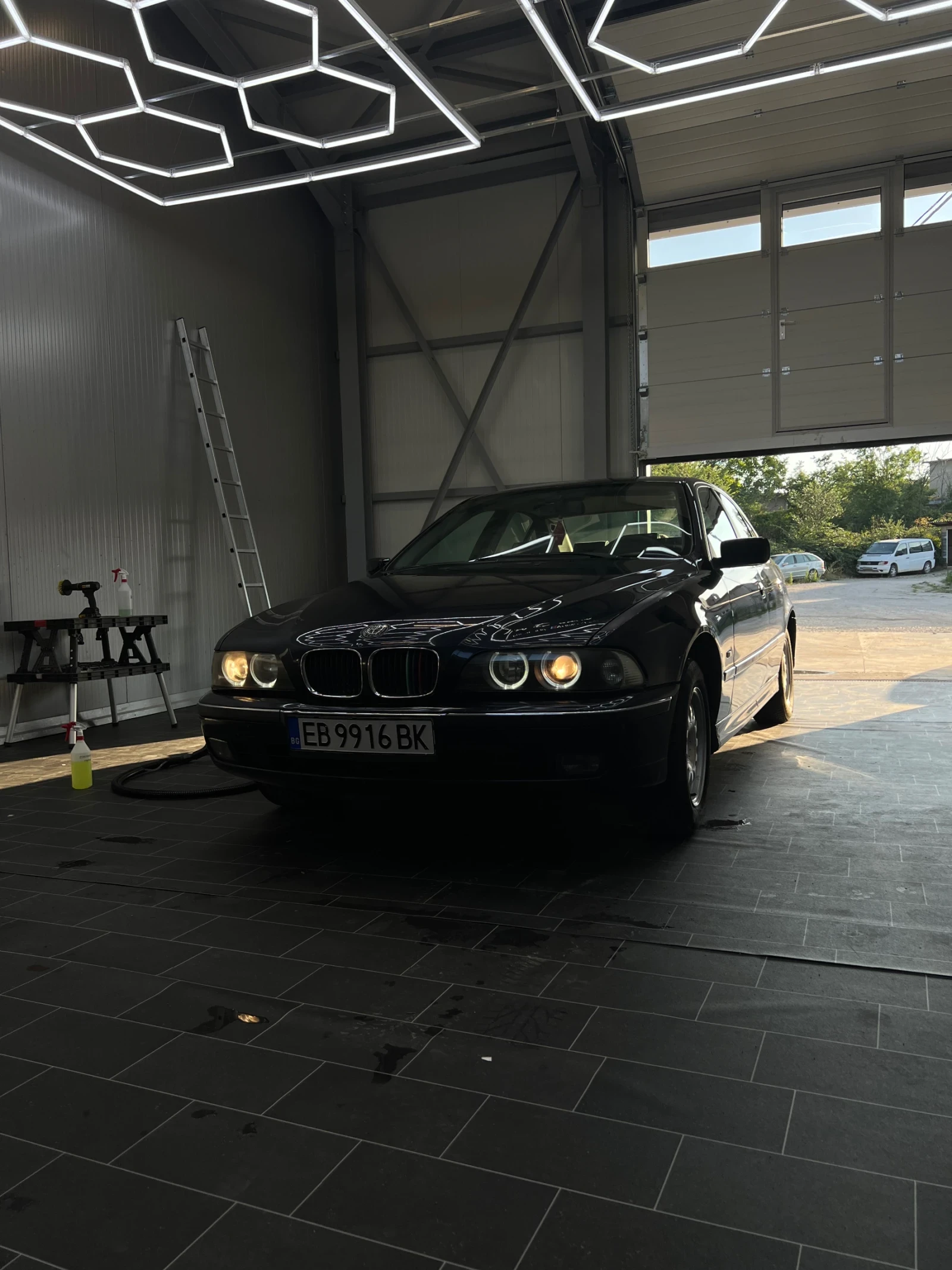 BMW 520, снимка 2 - Автомобили и джипове - 56145265