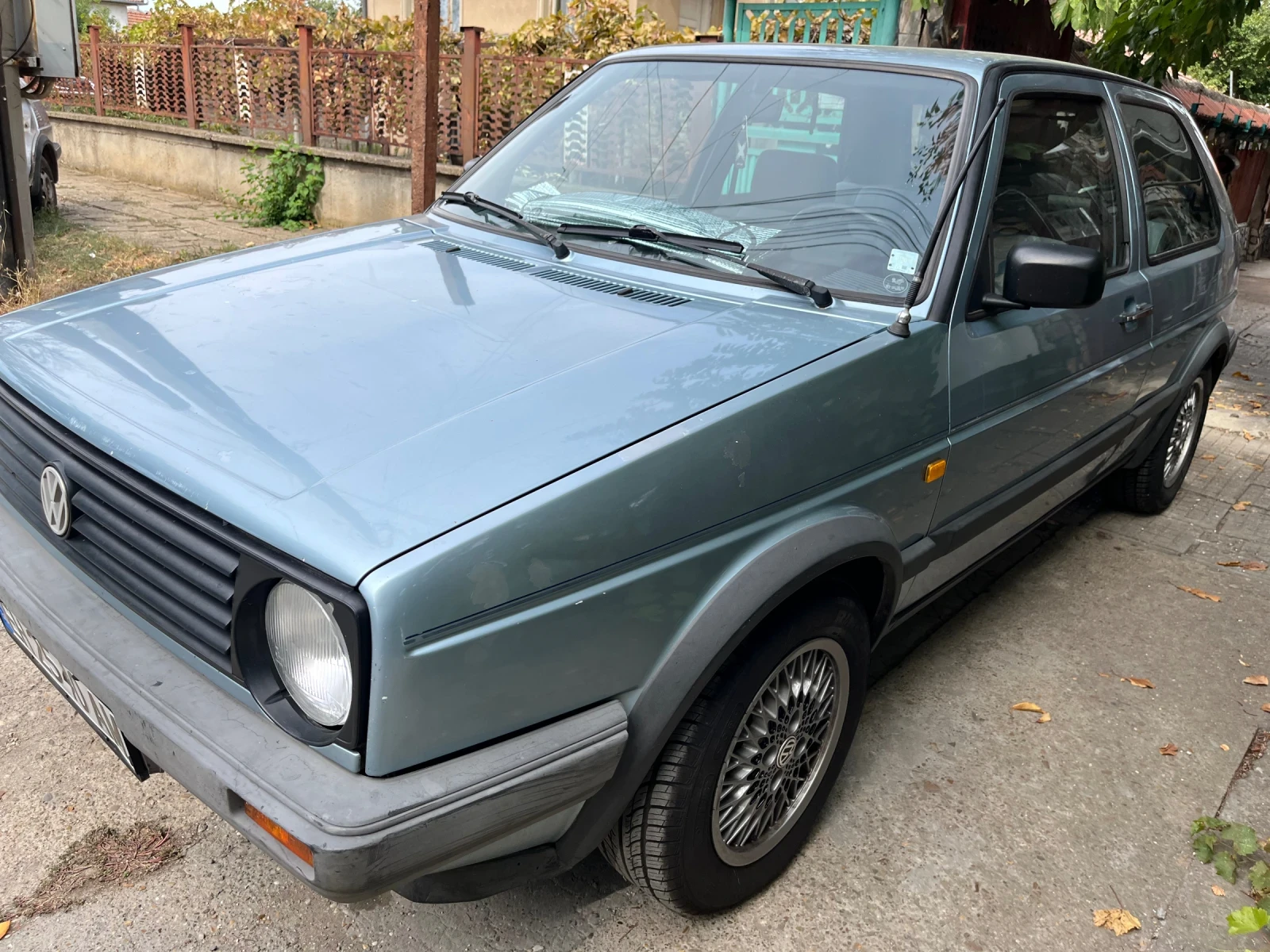 VW Golf 1.6 бензин, снимка 2 - Автомобили и джипове - 56151387