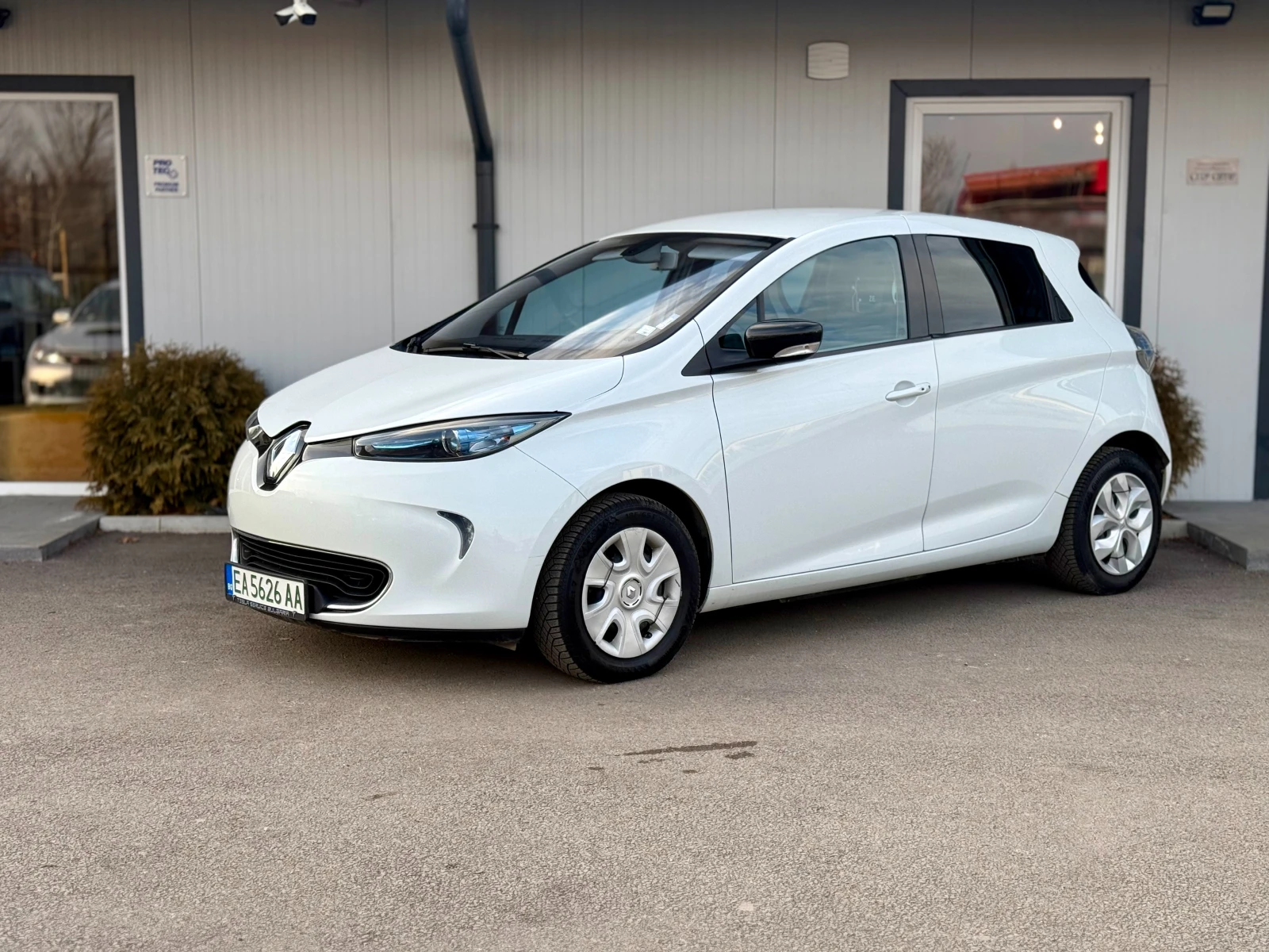Renault Zoe 40kW* Термопомпа* Собст.Батерия* Реални км