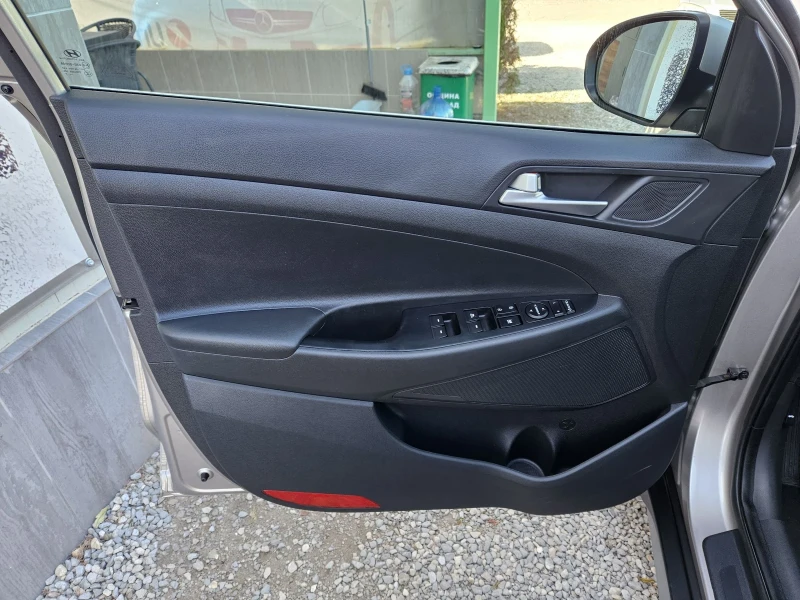 Hyundai Tucson 1.7crdi avtomat , снимка 9 - Автомобили и джипове - 47853310