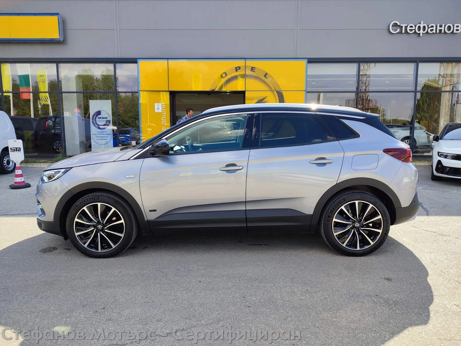 Opel Grandland X AWD Ultimate PLUG-IN-HYBRID4 1.6 (300HP) AT8 - изображение 4