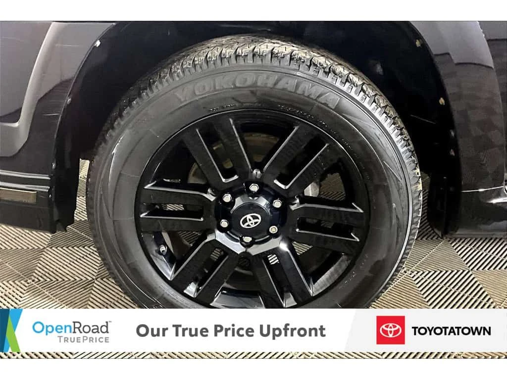 Toyota 4runner * NIGHTSHADE! LOADED! ELIGIBLE FOR OPEN ROAD LEASI, снимка 9 - Автомобили и джипове - 53861606