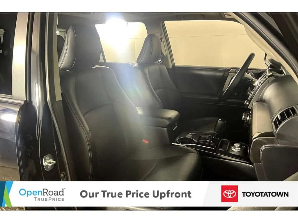 Toyota 4runner * NIGHTSHADE! LOADED! ELIGIBLE FOR OPEN ROAD LEASI, снимка 8 - Автомобили и джипове - 53861606