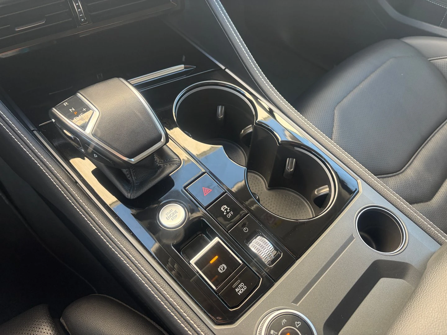 VW Touareg, снимка 11 - Автомобили и джипове - 54130888