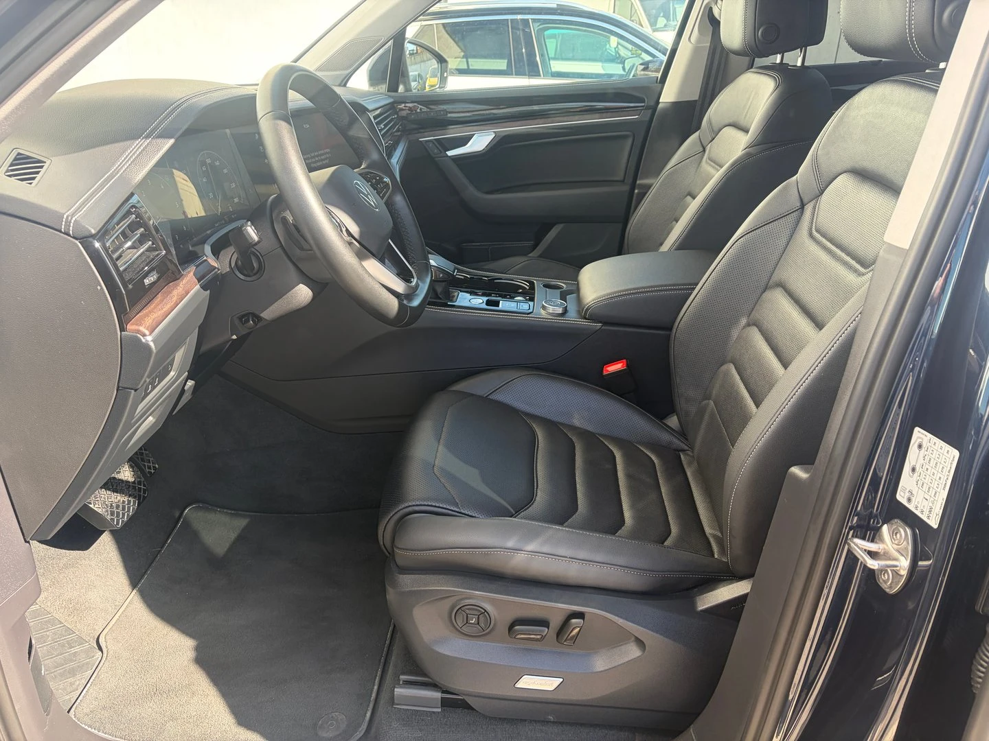 VW Touareg, снимка 5 - Автомобили и джипове - 54130888