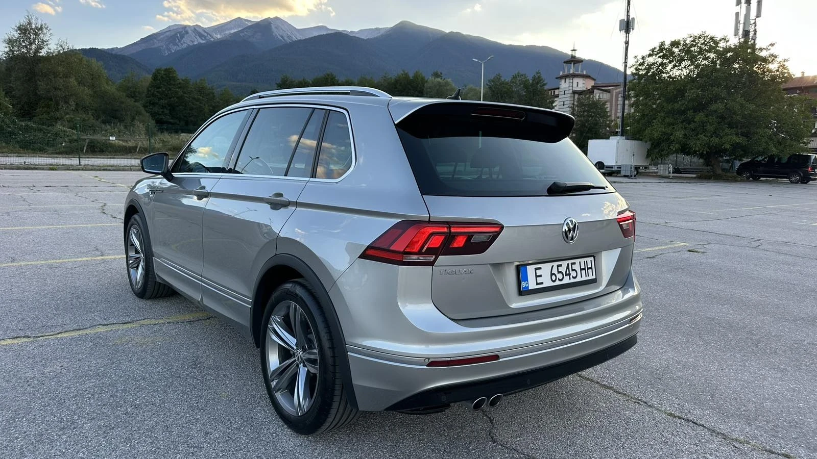 VW Tiguan R-Line 2.0TDI 150hp Automat, снимка 3 - Автомобили и джипове - 55847785