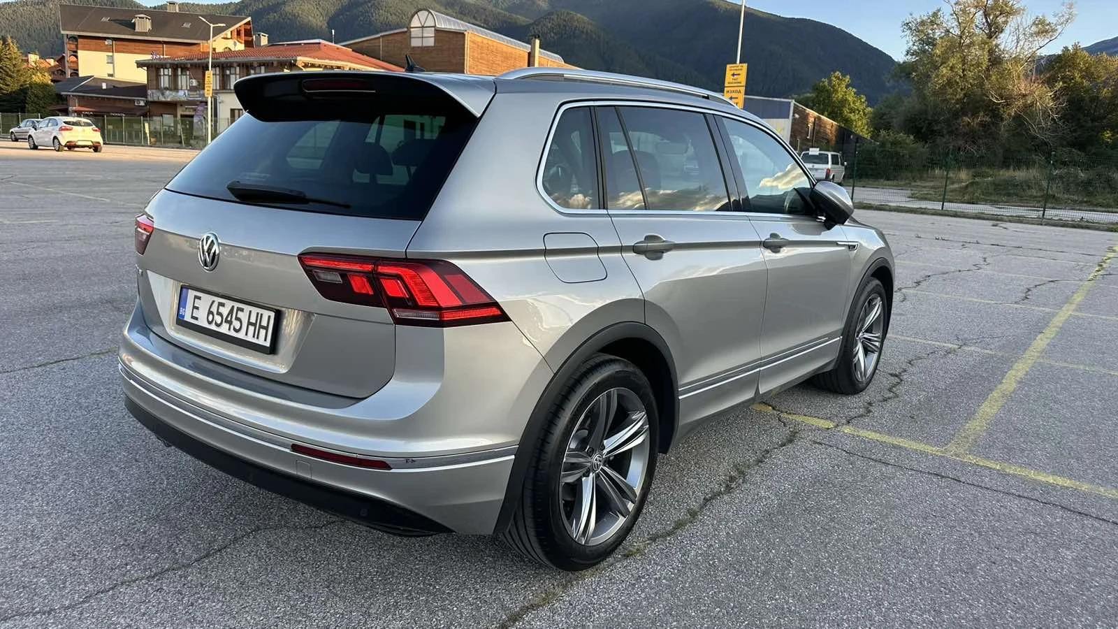 VW Tiguan R-Line 2.0TDI 150hp Automat, снимка 5 - Автомобили и джипове - 55847785