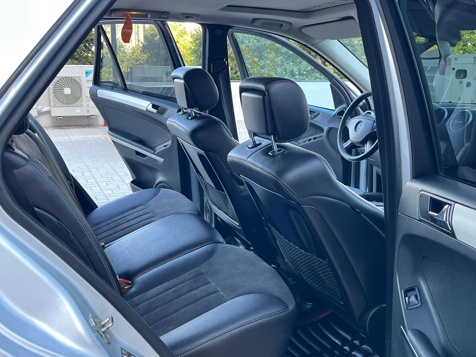 Mercedes-Benz ML 320 320CDI/7G/DISTRONIC/PLUS, снимка 12 - Автомобили и джипове - 55903420