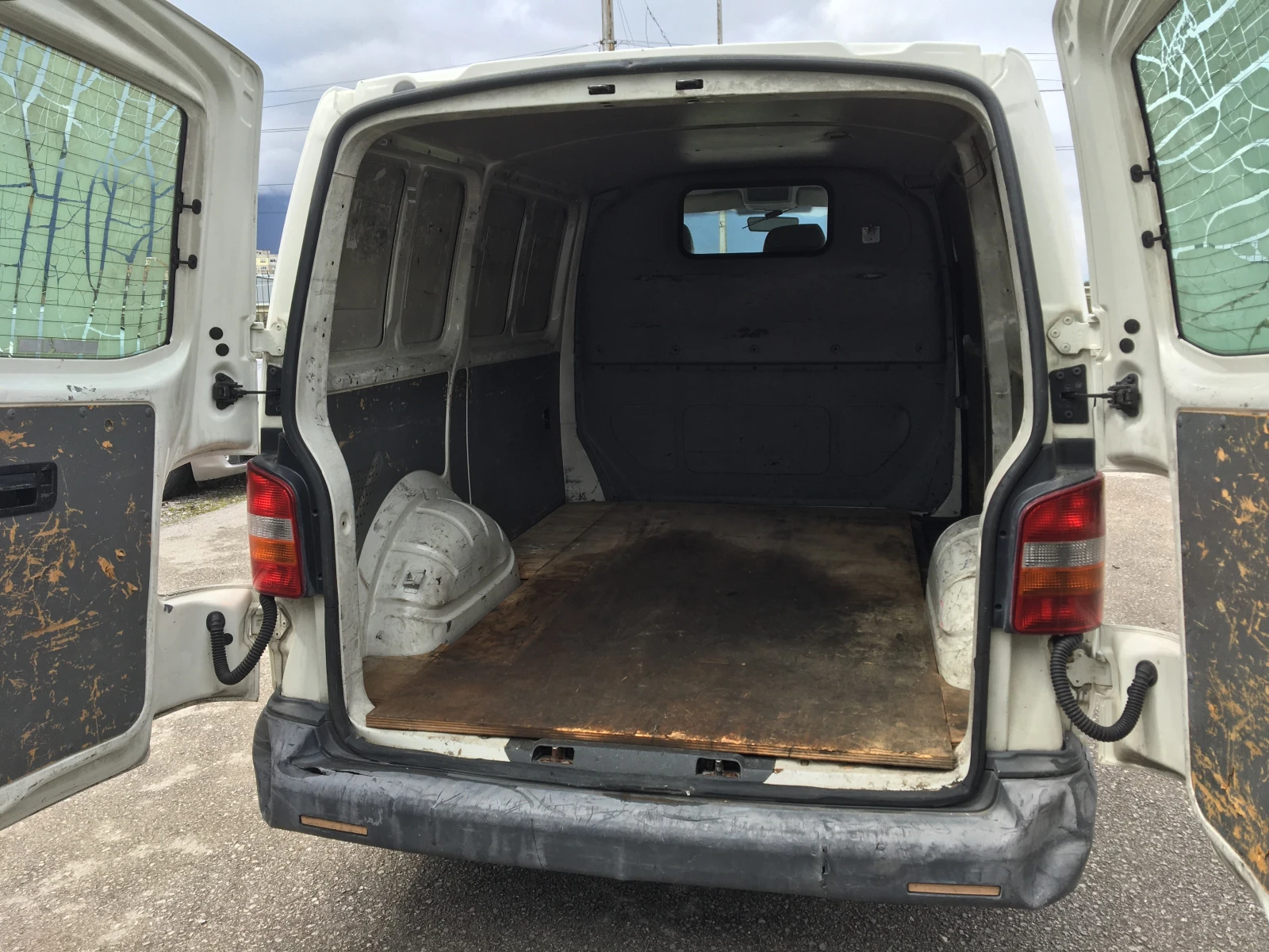VW Transporter 1.9TDI 90kc Italia, снимка 13 - Бусове и автобуси - 52140656