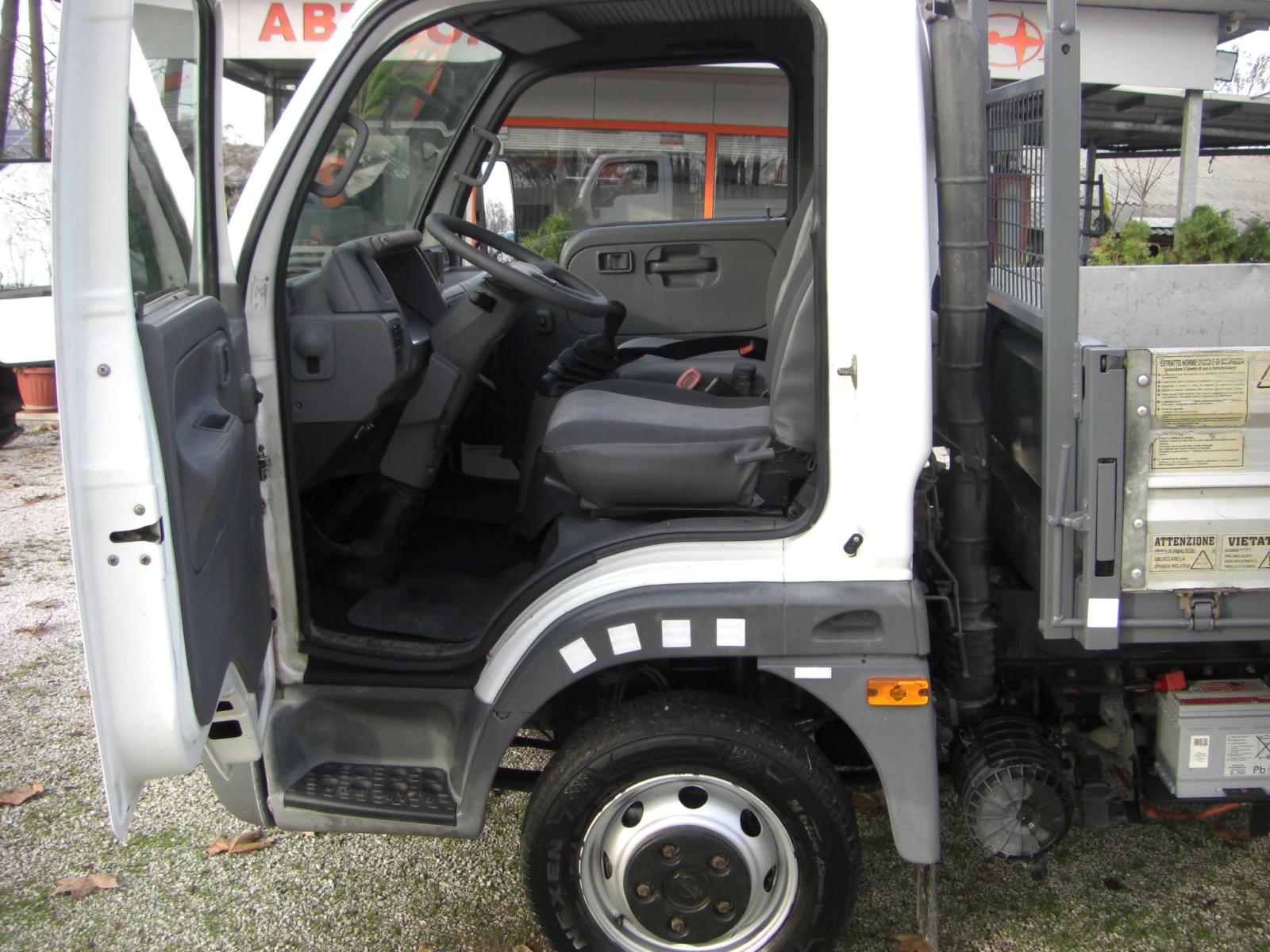 Nissan Capstar 3.0TDI 3.5t ТРИСТРАНЕН САМОСВАЛ - изображение 9