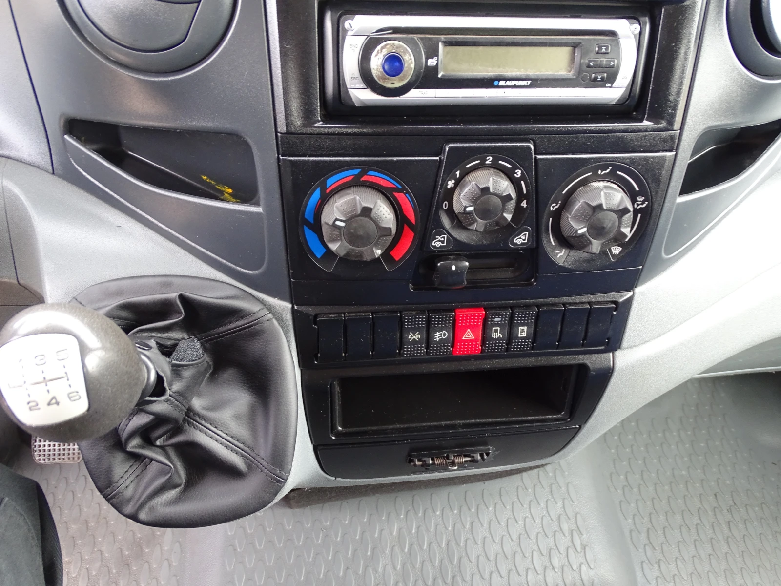 Iveco 35c15 3.0HPI  КАТ. * Б* 7-места * * * НАЛИЧНИ 5 БРОЯ * *, снимка 8 - Бусове и автобуси - 54219298