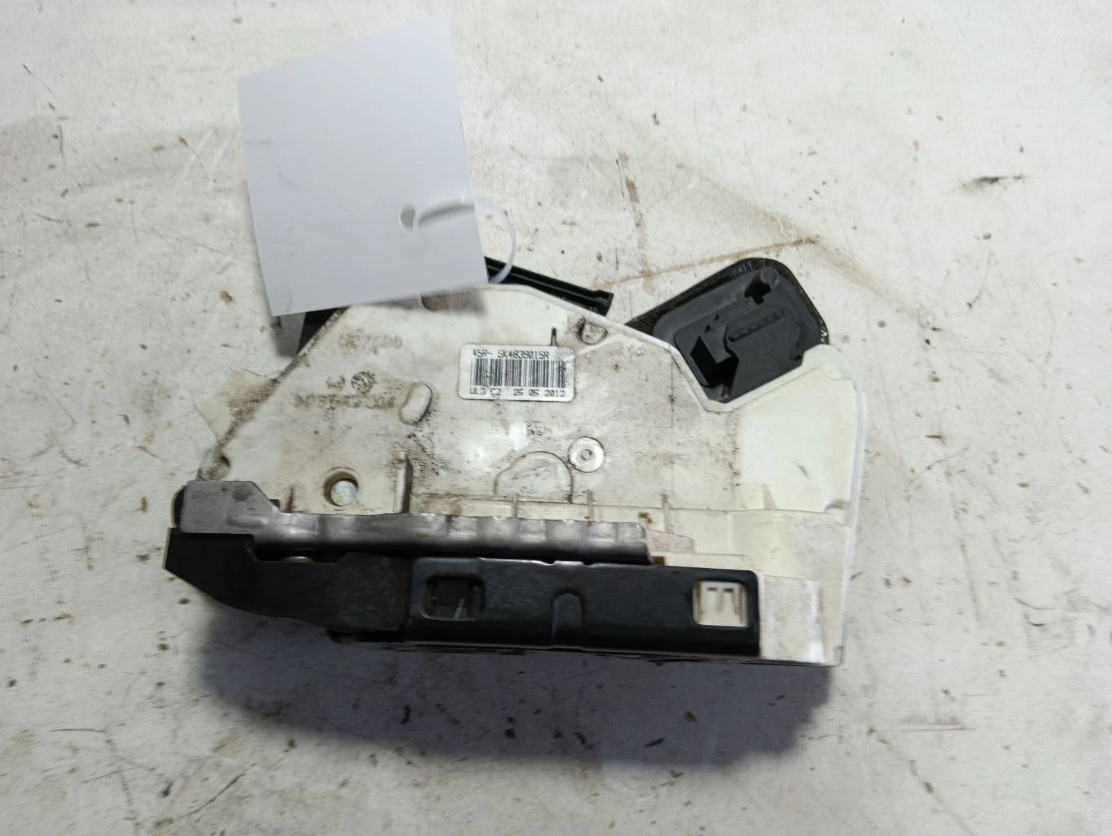 брава (задна лява) 5K4839015R Skoda Yeti