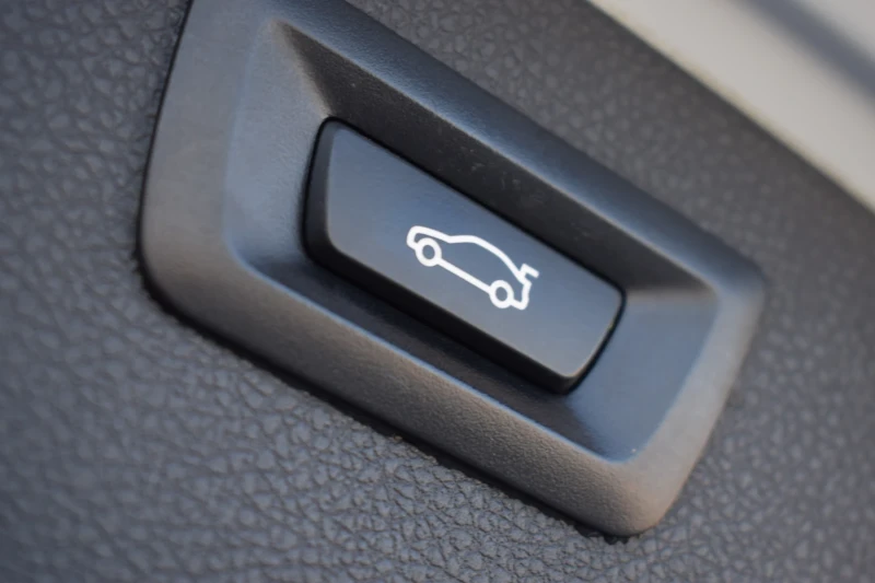 BMW 320 F31 M Performance , снимка 14 - Автомобили и джипове - 53079886