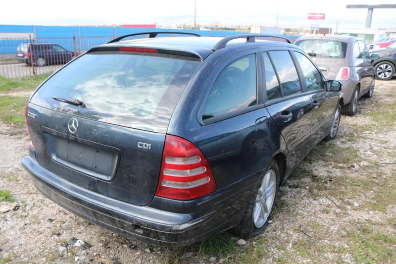 Mercedes-Benz C 220 CDI, снимка 7 - Автомобили и джипове - 36559876