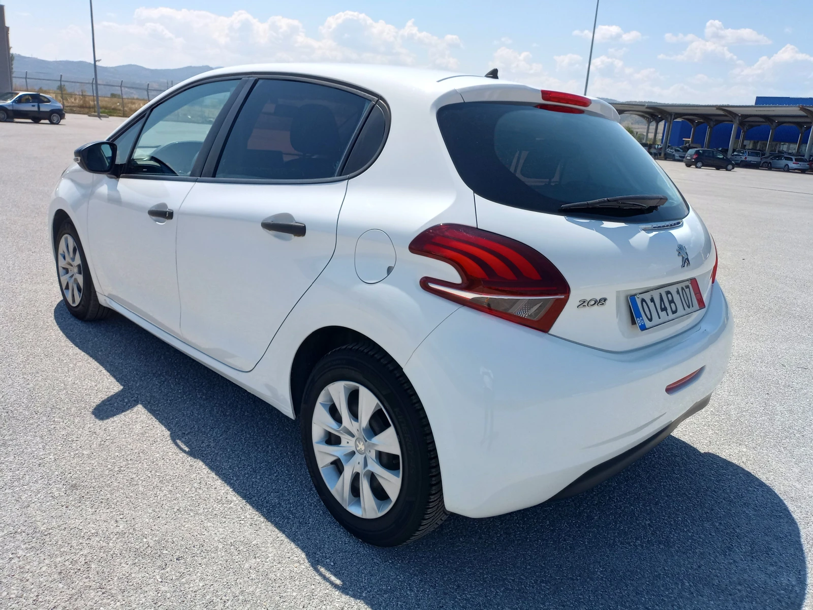 Peugeot 208 1.6 Blue-HDi 139600 к.м. Premium EURO6 NAVI - изображение 2