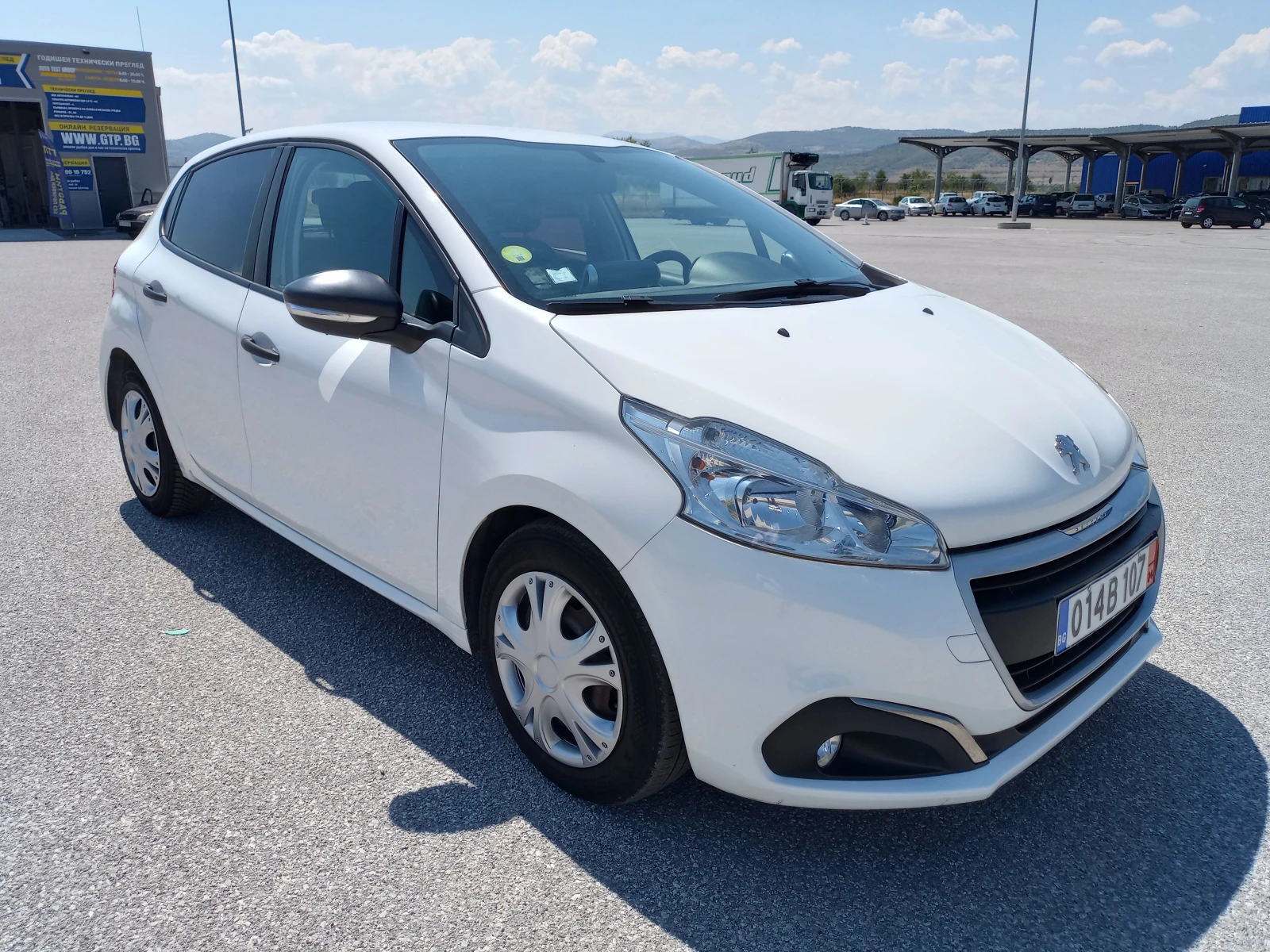 Peugeot 208 1.6 Blue-HDi 139600 к.м. Premium EURO6 NAVI - изображение 4