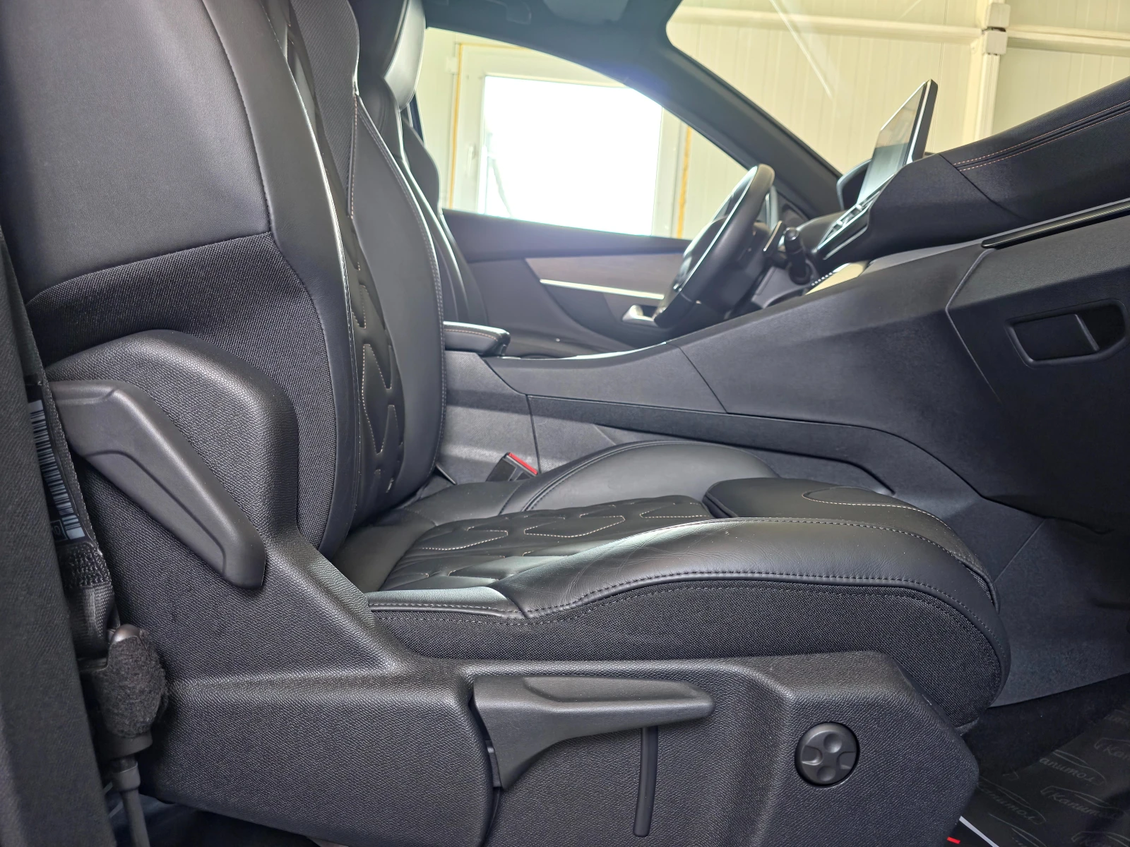 Peugeot 3008 2. 0 GT BLUEHDi 181 S&S EAT8 - изображение 9