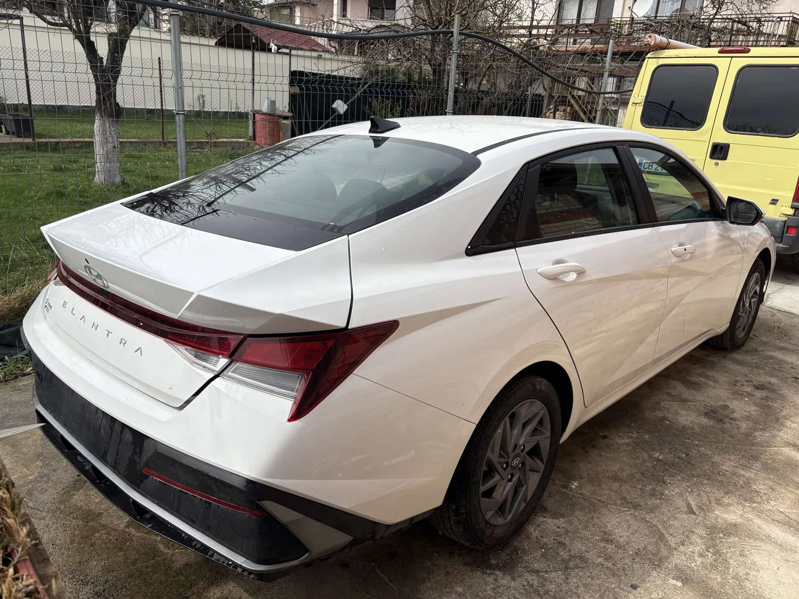 Hyundai Elantra 2.0L FI DOHC - изображение 4